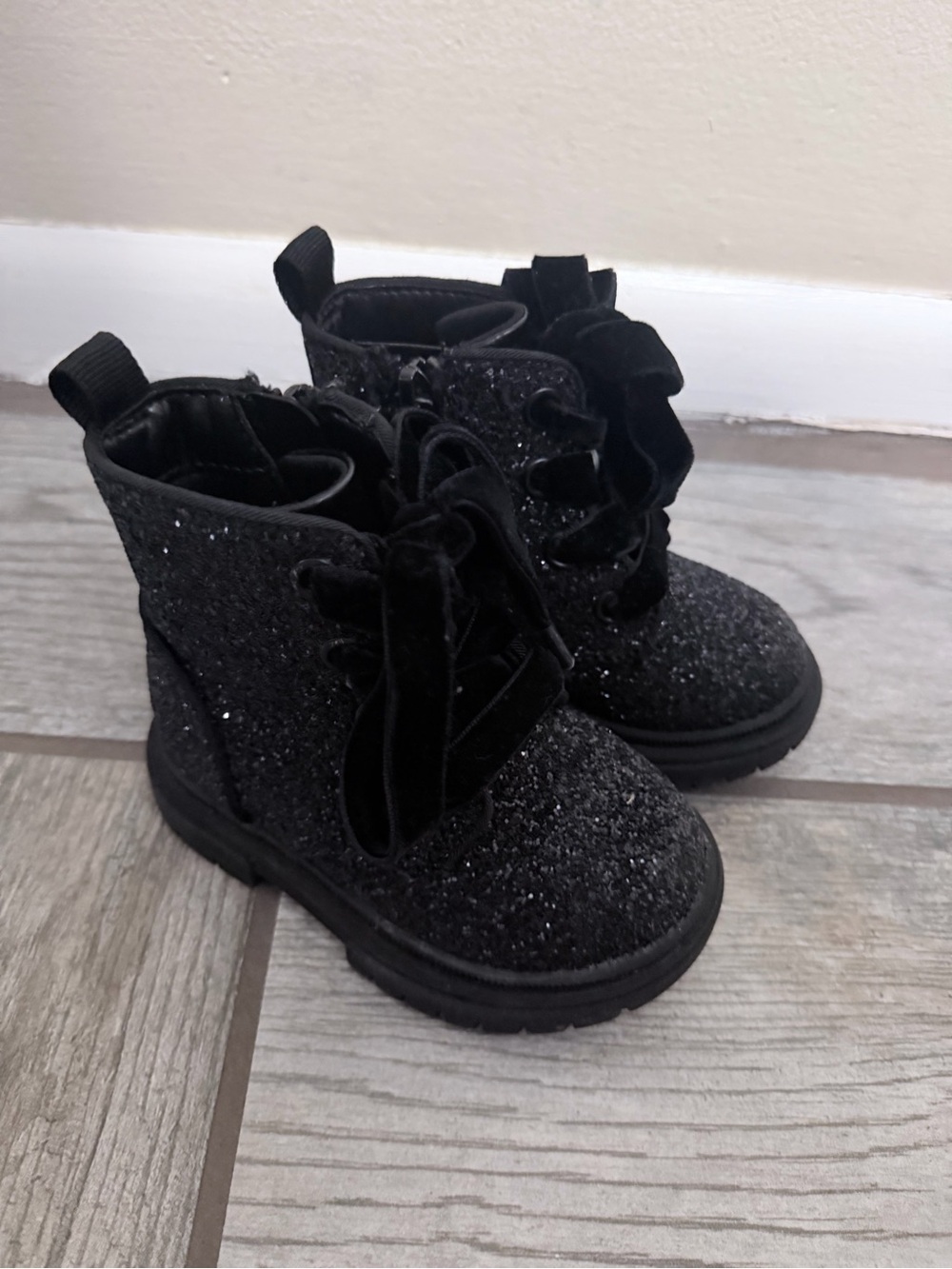 Cat & Jack Black Glitter Bow Lace-Up Boots